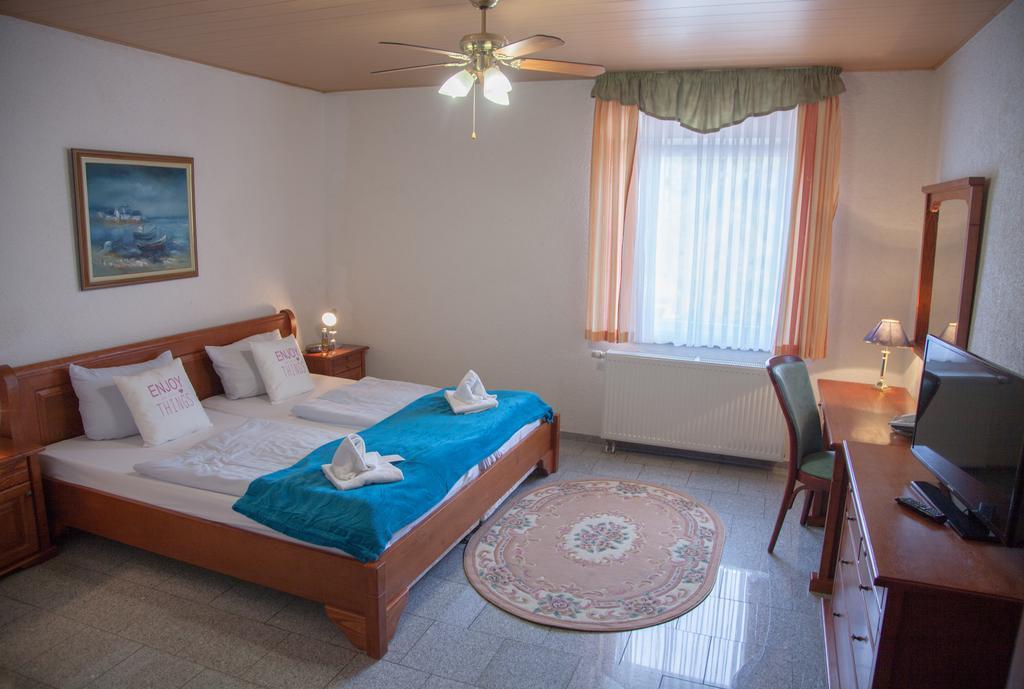 Hotel Atlantis รัมชไตน์ มีเซินบาค ภายนอก รูปภาพ
