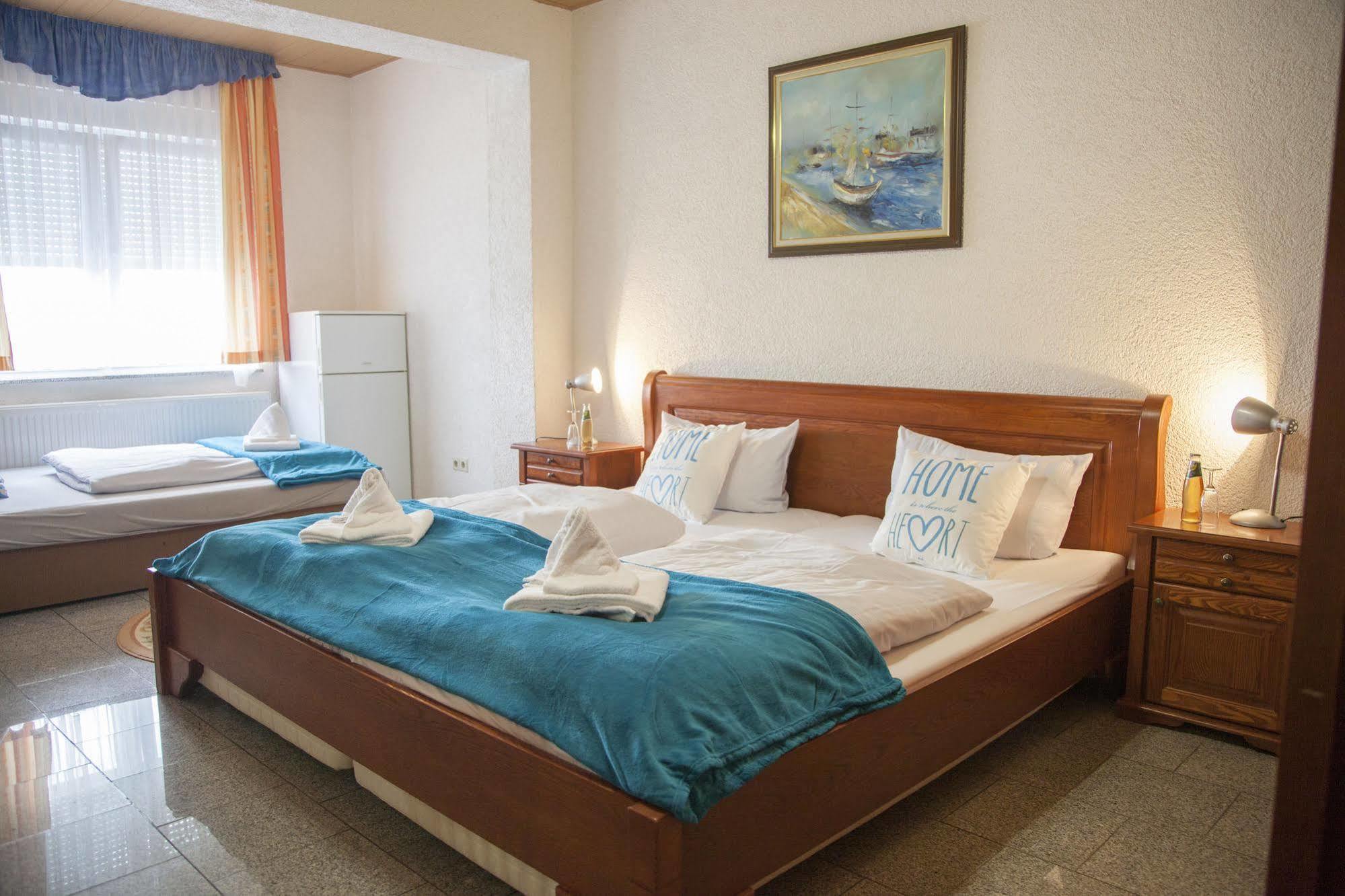 Hotel Atlantis รัมชไตน์ มีเซินบาค ภายนอก รูปภาพ