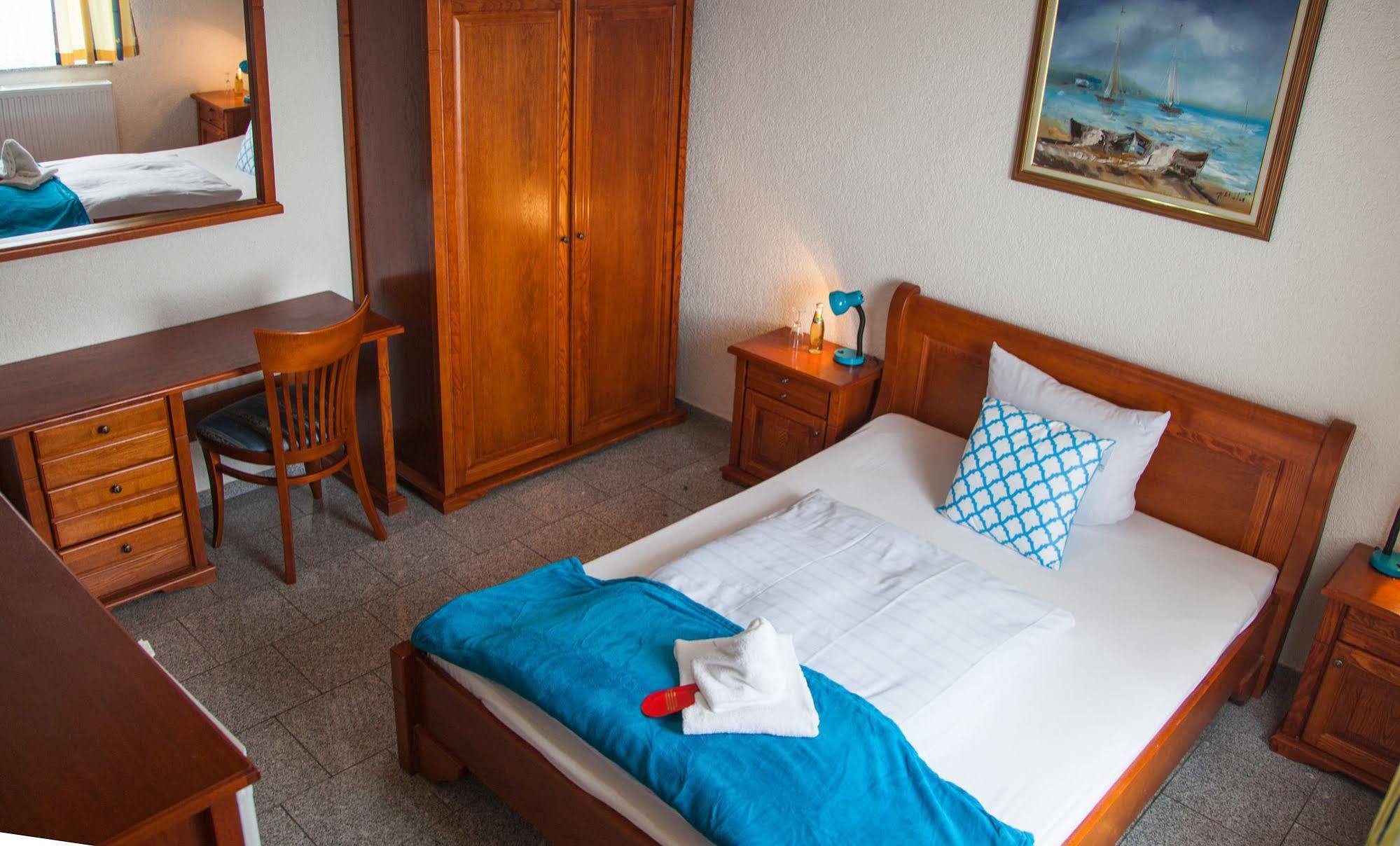 Hotel Atlantis รัมชไตน์ มีเซินบาค ภายนอก รูปภาพ