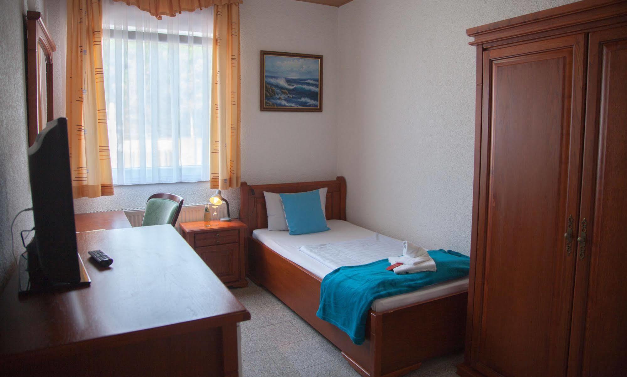 Hotel Atlantis รัมชไตน์ มีเซินบาค ภายนอก รูปภาพ